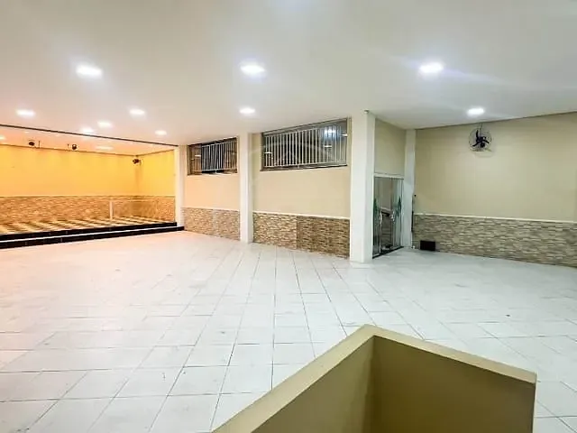 Galpão / Barracão com 300m², para alugar, no bairro Jardim Angela em São Paulo