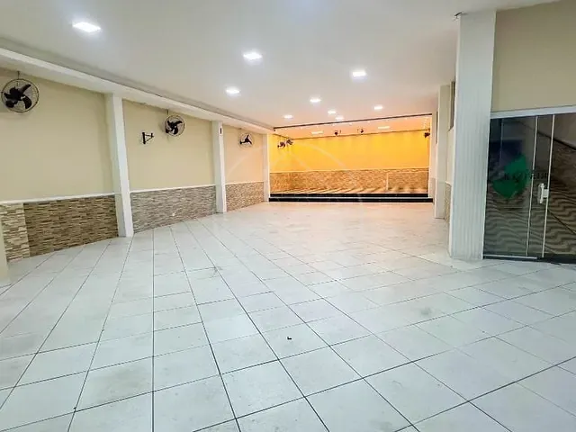Galpão / Barracão com 300m², para alugar, no bairro Jardim Angela em São Paulo