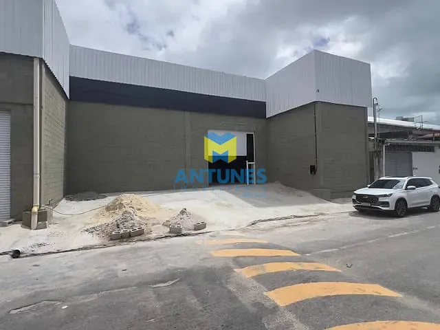 Galpão / Barracão com 301m², para alugar, no bairro Imbiribeira em Recife