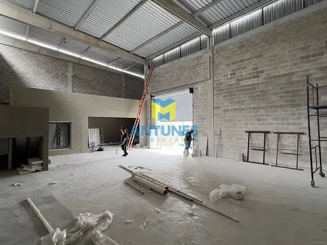 Galpão / Barracão com 301m², para alugar, no bairro Imbiribeira em Recife