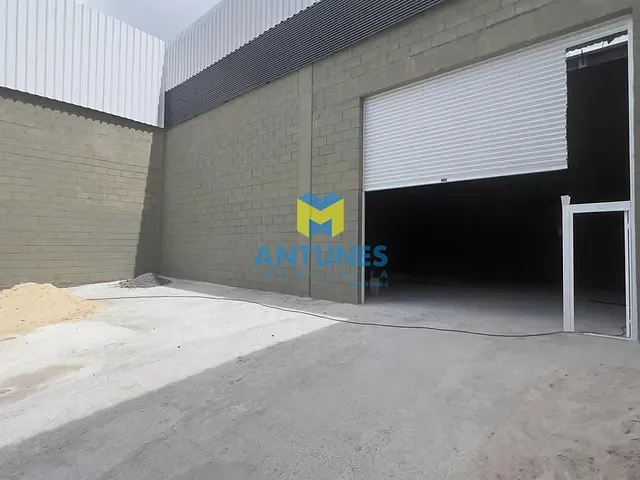 Galpão / Barracão com 301m², para alugar, no bairro Imbiribeira em Recife