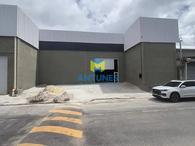 Galpão / Barracão com 301m², para alugar, no bairro Imbiribeira em Recife