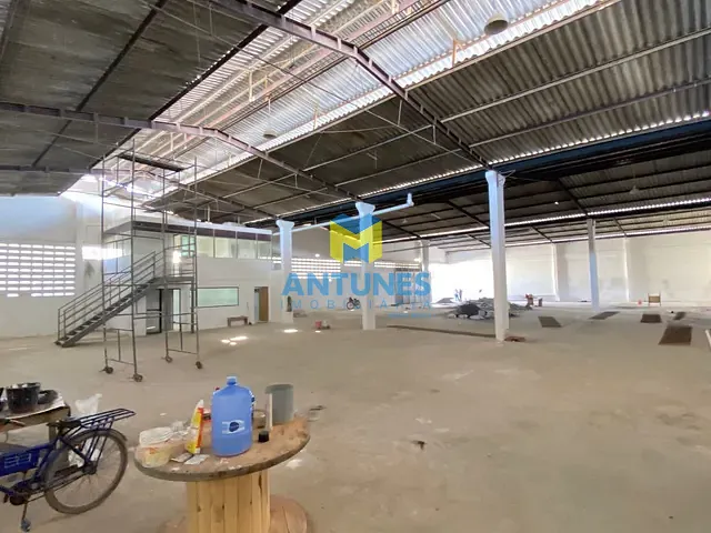 Galpão / Barracão com 1250m², para alugar, no bairro Imbiribeira em Recife