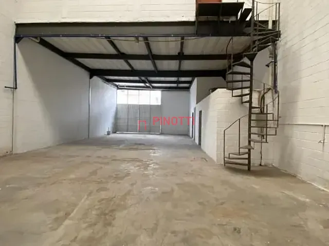 Galpão / Barracão à venda, no bairro Vila Sacadura Cabral em Santo André