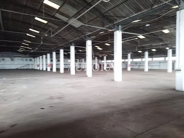 Galpão / Barracão com 10000m², para alugar, no bairro Veraliz em Londrina