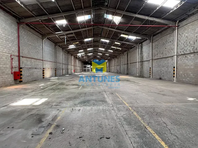 Galpão / Barracão com 2396m², para alugar, no bairro Imbiribeira em Recife