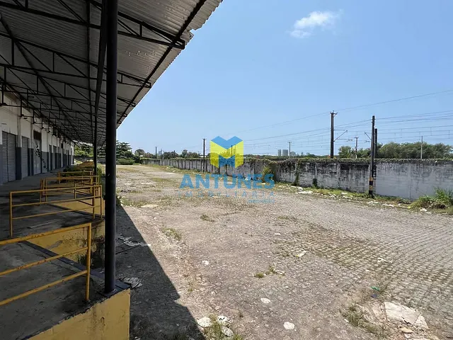 Galpão / Barracão com 2396m², para alugar, no bairro Imbiribeira em Recife