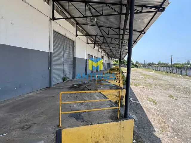 Galpão / Barracão com 2396m², para alugar, no bairro Imbiribeira em Recife