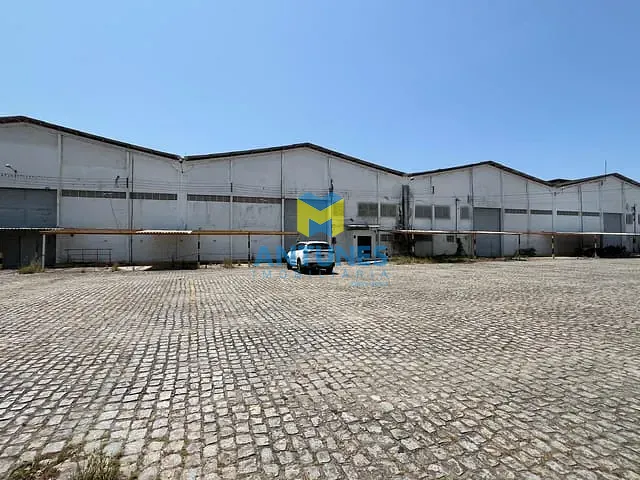 Galpão / Barracão com 2396m², para alugar, no bairro Imbiribeira em Recife