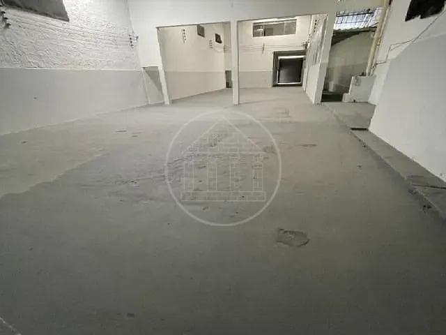 Galpão / Barracão com 250m², para alugar, no bairro Vila Baby em São Paulo