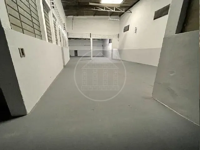 Galpão / Barracão com 250m², para alugar, no bairro Vila Baby em São Paulo