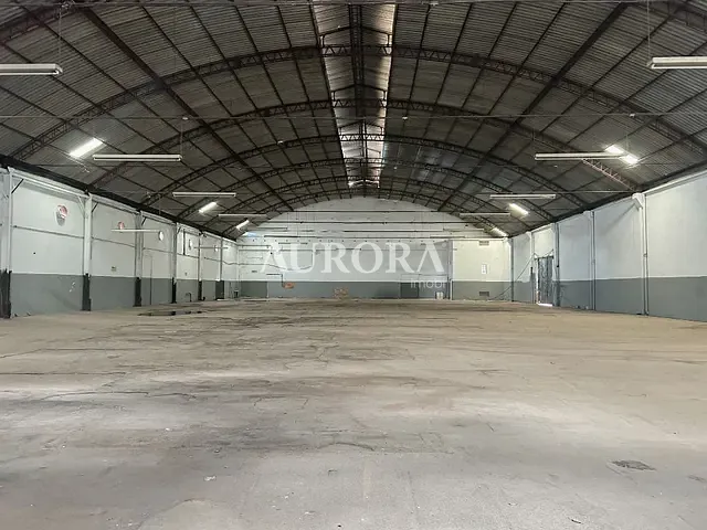 Galpão / Barracão com 7000m², à venda ou para alugar, no bairro Centro em Londrina