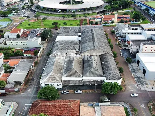 Galpão / Barracão com 7000m², à venda ou para alugar, no bairro Centro em Londrina