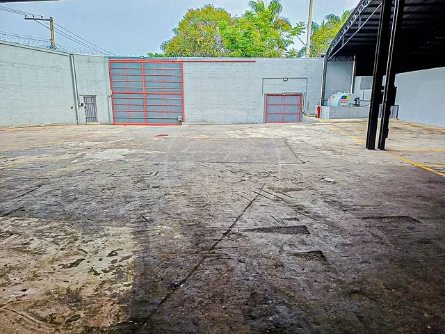 Galpão / Barracão com 1400m², à venda, no bairro Interlagos em São Paulo