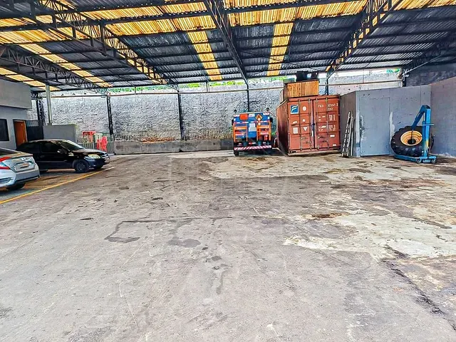 Galpão / Barracão com 1400m², à venda, no bairro Interlagos em São Paulo