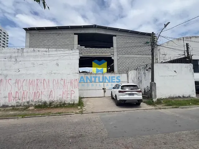 Galpão / Barracão com 580m², para alugar, no bairro Imbiribeira em Recife