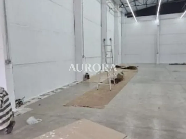 Galpão / Barracão com 700m², à venda ou para alugar, no bairro São Lourenço em Londrina