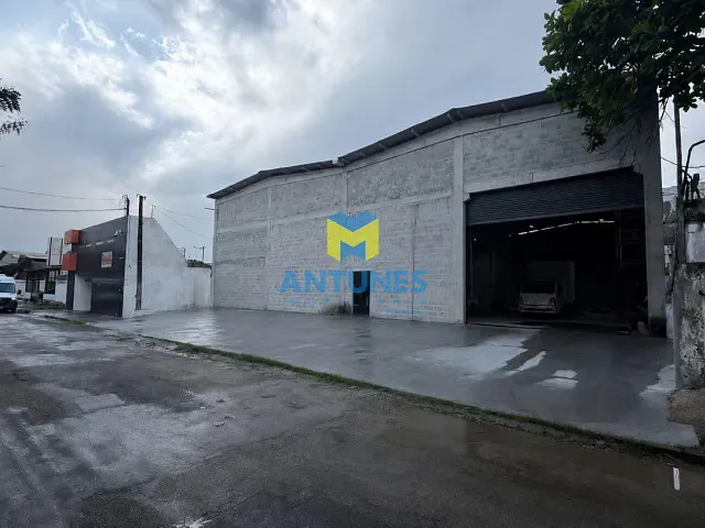 Galpão / Barracão com 860m², para alugar, no bairro Imbiribeira em Recife