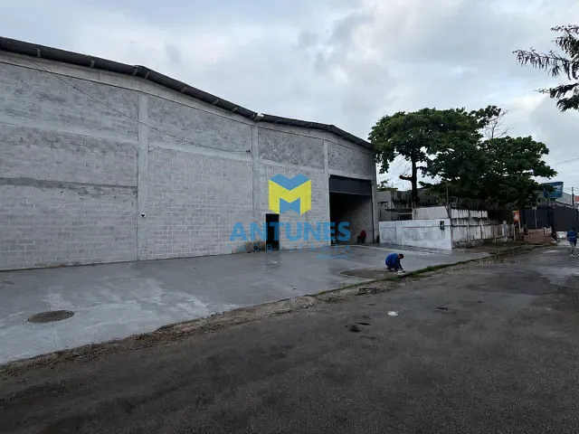 Galpão / Barracão com 860m², para alugar, no bairro Imbiribeira em Recife