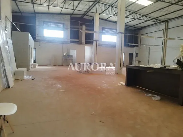 Galpão / Barracão com 750m², à venda ou para alugar, no bairro Parque das Indústrias Leves em Londrina