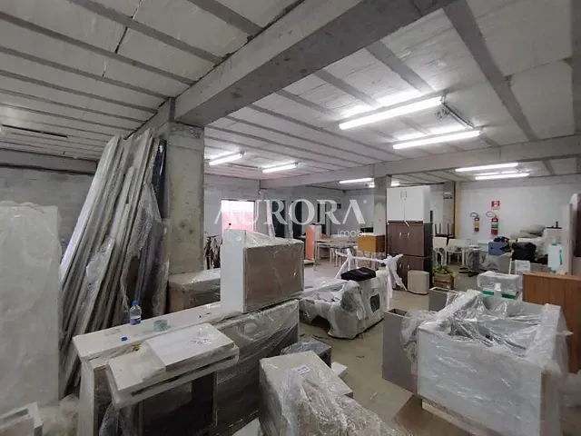 Galpão / Barracão com 750m², à venda ou para alugar, no bairro Parque das Indústrias Leves em Londrina