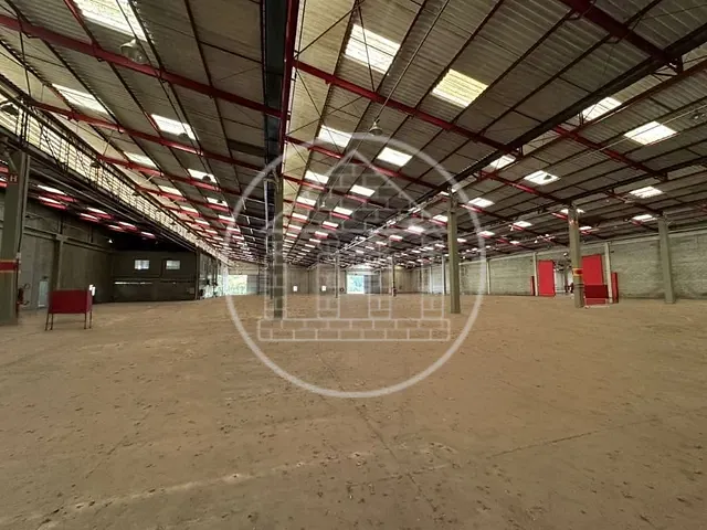 Galpão / Barracão com 75000m², para alugar, no bairro Potuverá em Itapecerica da Serra