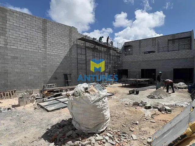 Galpão / Barracão com 360m², para alugar, no bairro Imbiribeira em Recife