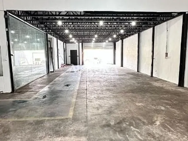 Galpão / Barracão com 720m², para alugar, no bairro Portal de Versalhes I em Londrina