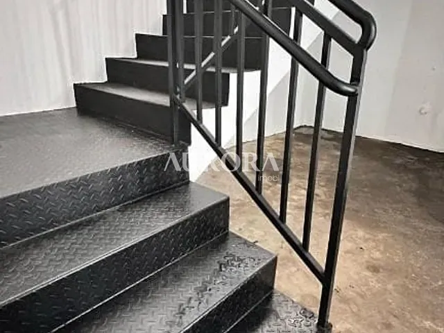 Galpão / Barracão com 720m², para alugar, no bairro Portal de Versalhes I em Londrina