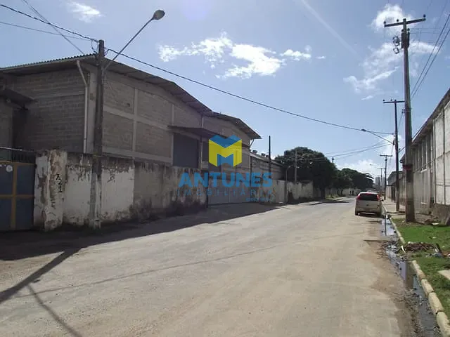 Galpão / Barracão com 700m², para alugar, no bairro Jardim Jordão em Jaboatão dos Guararapes