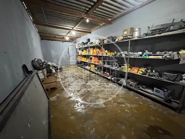 Galpão / Barracão com 700m², à venda ou para alugar, no bairro Interlagos em São Paulo