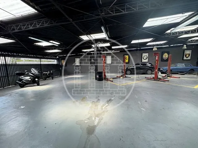 Galpão / Barracão com 700m², à venda ou para alugar, no bairro Interlagos em São Paulo
