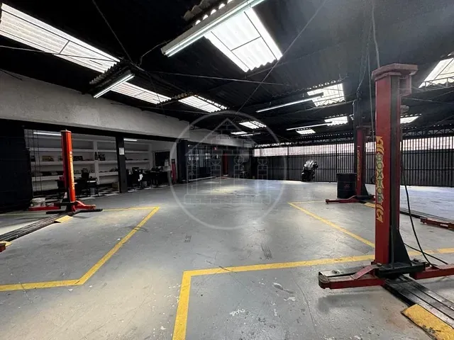 Galpão / Barracão com 700m², à venda ou para alugar, no bairro Interlagos em São Paulo