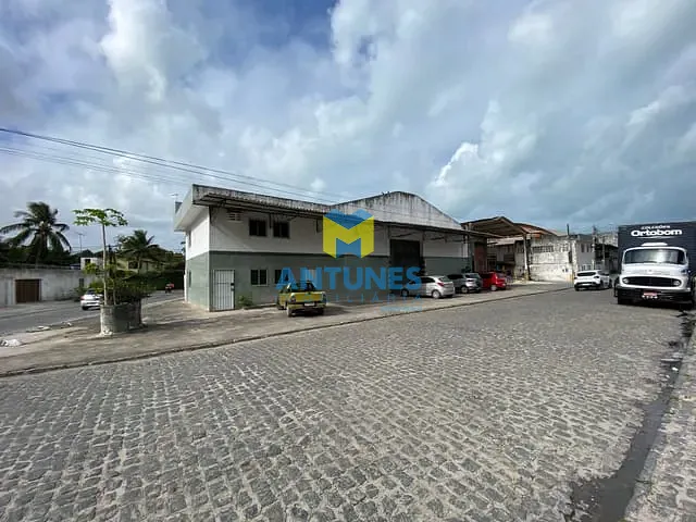 Galpão / Barracão com 650m², para alugar, no bairro Boa Viagem em Recife