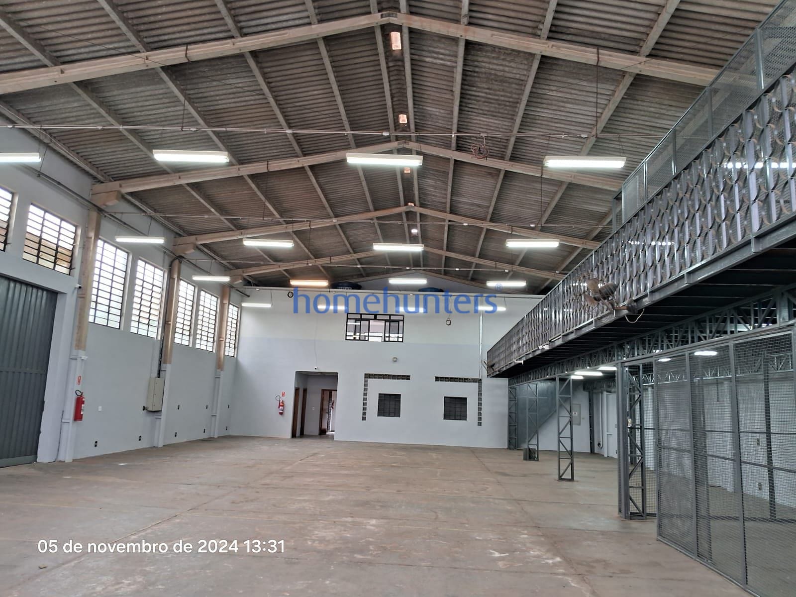 Depósito-Galpão-Armazém à venda e aluguel, 900m² - Foto 1