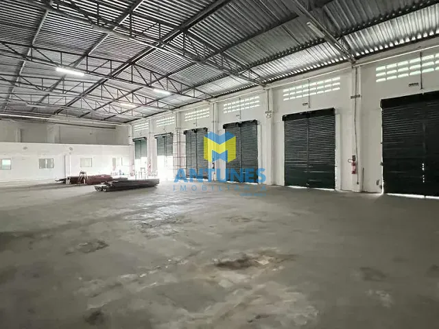 Galpão / Barracão com 1500m², para alugar, no bairro Várzea em Recife