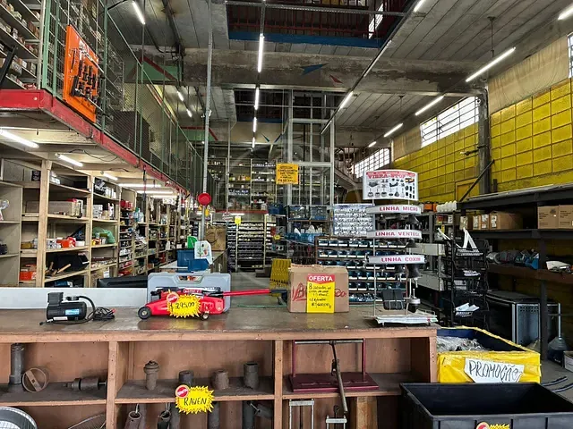 Prédio com 140m², para alugar, no bairro Parque América em São Paulo
