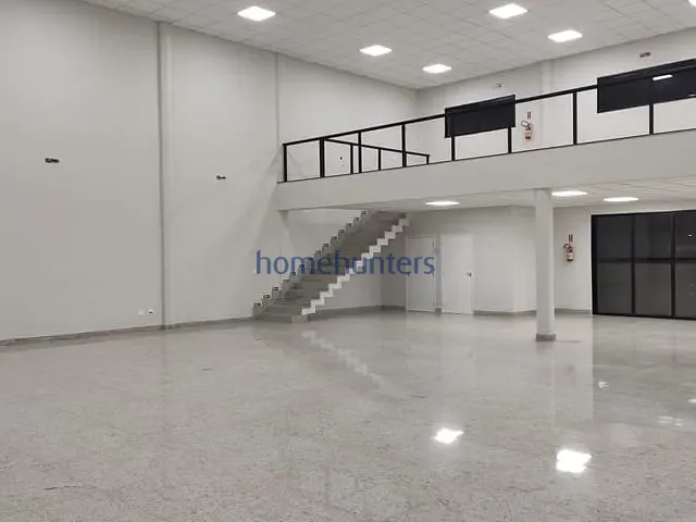 Galpão / Barracão com 356m², para alugar, no bairro Loteamento Industrial Veccon Zeta em Sumaré