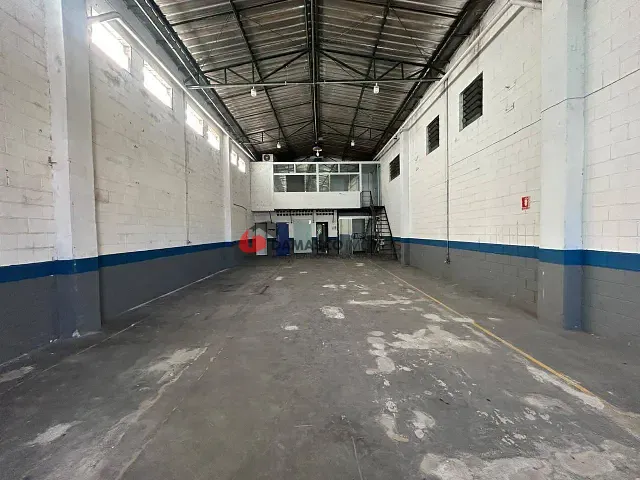 Galpão / Barracão com 200m², para alugar, no bairro Prosperidade em São Caetano do Sul