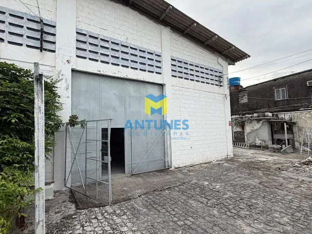 Galpão / Barracão com 650m², para alugar, no bairro Imbiribeira em Recife