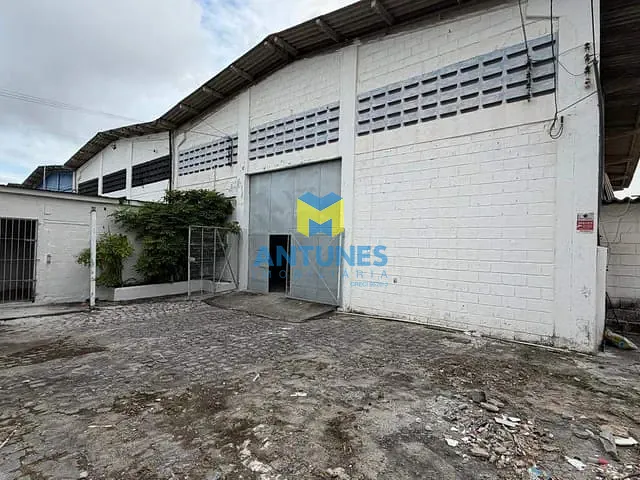 Galpão / Barracão com 650m², para alugar, no bairro Imbiribeira em Recife