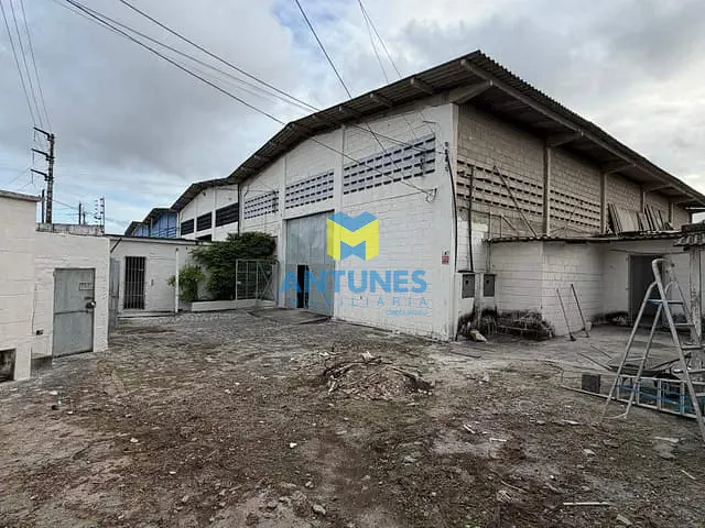 Galpão / Barracão com 650m², para alugar, no bairro Imbiribeira em Recife