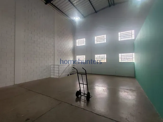 Galpão / Barracão com 250m², para alugar, no bairro Swiss Park em Campinas