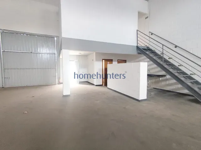 Galpão / Barracão com 250m², para alugar, no bairro Swiss Park em Campinas