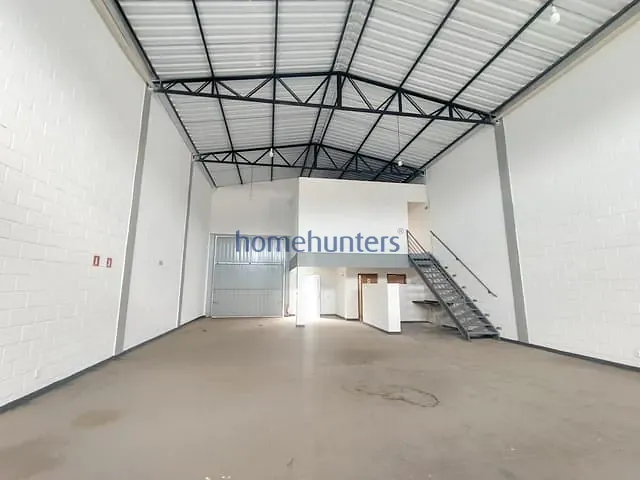 Galpão / Barracão com 250m², para alugar, no bairro Swiss Park em Campinas
