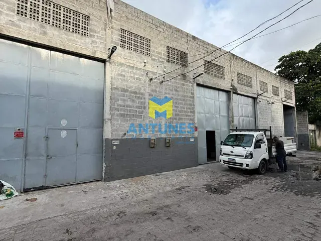 Galpão / Barracão com 200m², para alugar, no bairro Imbiribeira em Recife