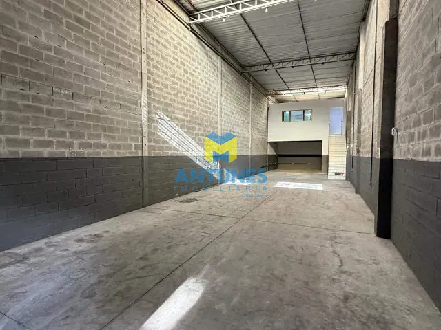Galpão / Barracão com 200m², para alugar, no bairro Imbiribeira em Recife