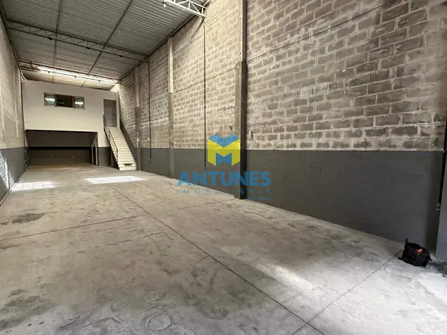 Galpão / Barracão com 200m², para alugar, no bairro Imbiribeira em Recife