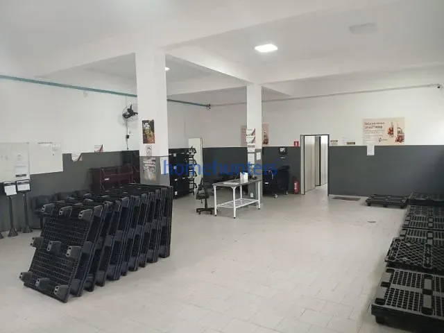 Galpão / Barracão com 180m², para alugar, no bairro Vila Pompéia em Campinas
