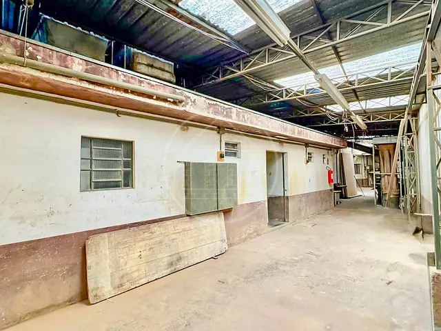 Galpão / Barracão com 552m², para alugar, no bairro Jardim Alpino em São Paulo